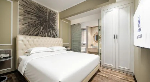 Семейный люкс с 3 комнатами McQueen Hotel