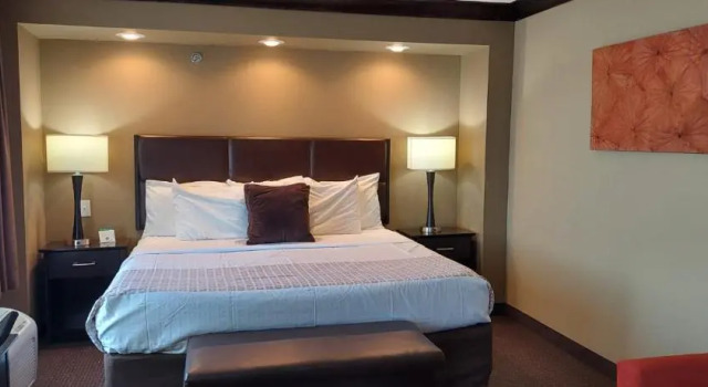 Parkwood Inn & Suites, Book Hotel Manhattan Kansas