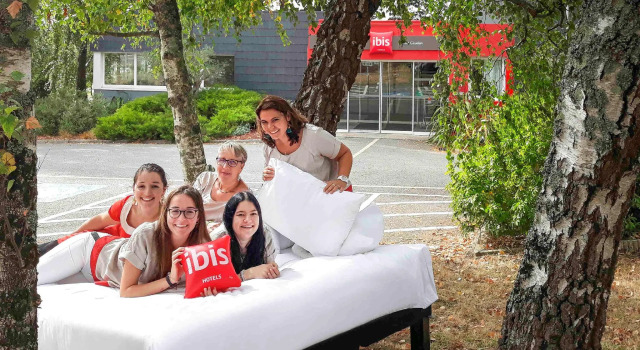 Кровать в общем номере ibis Lorient Centre Hôtelier