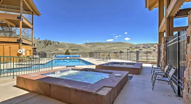 The Inn at Silver Creek Resort Retreat w/ Balcony!, Забронировать Курортный отель Отели Грэнби 3 звезды, рядом с Гольф-клуб Grand Elk, 3*
