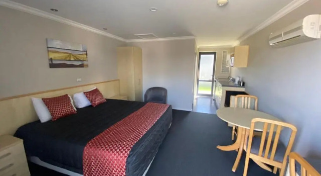 Студия Executive Grove Park Motor Lodge