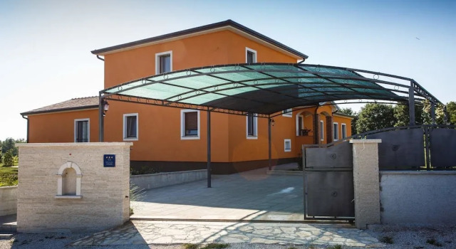Villa St. Ana, Book Villa Hotels in Selina with Parking, Parking