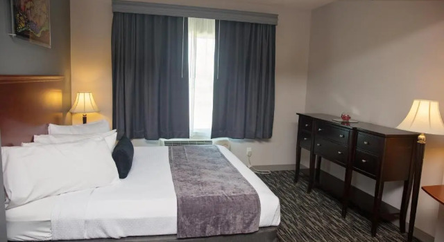 Двухместный люкс с 2 комнатами Parke Regency Hotel & Conf Ctr., BW Signature Collection