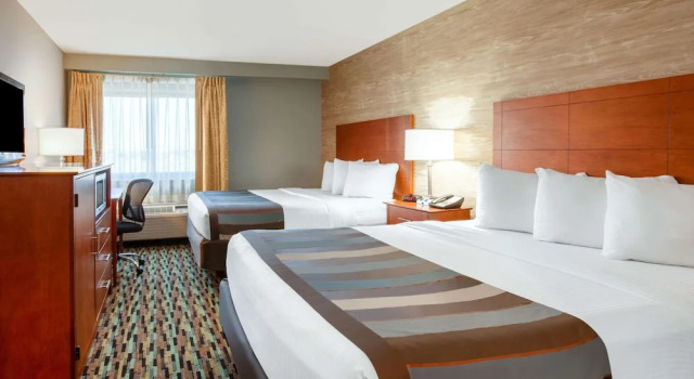 Четырёхместный люкс Wingate by Wyndham Detroit Metro Airport