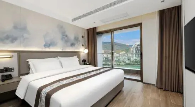 Семейный люкс Luxury с 2 комнатами с балконом Mekong River Four Seasons Hotel (Splashing Square)