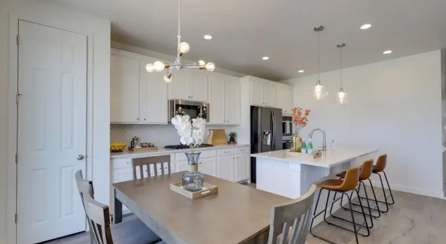 Коттедж Modern Lake Point Home - 1 Mi to Great Salt Lake!