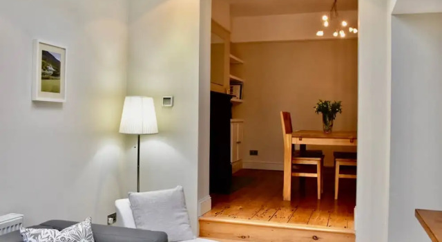 Newly Renovated 2 Bedroom Georgian House in Fairview, Забронировать Отель Дублин Каунти Дублин, рядом с Bram Stoker's Castle Dracula Experience