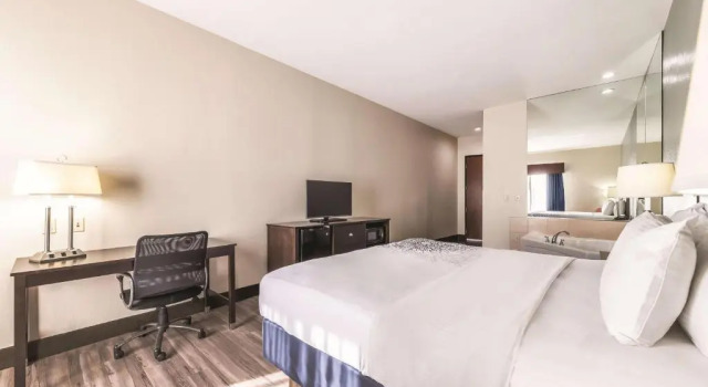 Двухместный номер Deluxe La Quinta Inn & Suites by Wyndham Tulsa - Catoosa Route 66