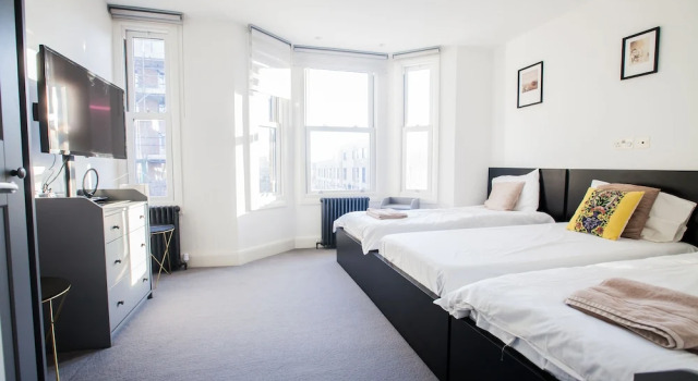 Номер Deluxe Surbiton Luxury Garden House 19A
