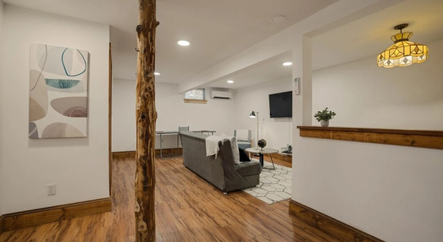 Authentic Log House With Modern Finishes - Game Room & Hot Tub - Pocono Mountains 4 Bedroom Residence by Redawning