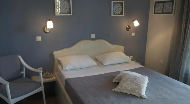 Eleni House, Prenota Hotel Hotel a Milo con parcheggio, Parcheggio