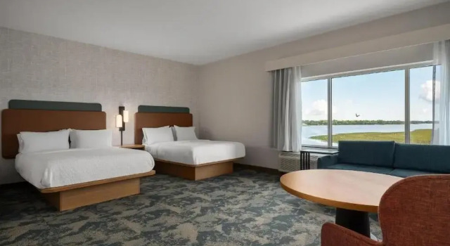 Четырёхместная студия с видом на воду Hampton Inn & Suites By Hilton Port Clinton Catawba Island