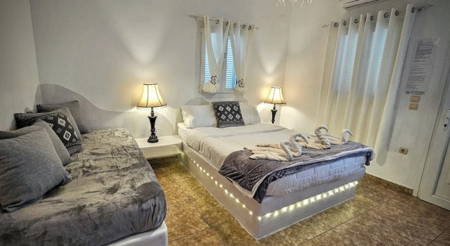 Room in Studio - Pleasure Studios1 Person 3