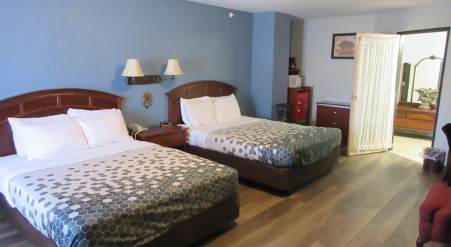 Четырёхместный люкс Quality Inn & Suites Manitou Springs at Pikes Peak Garden of the Gods