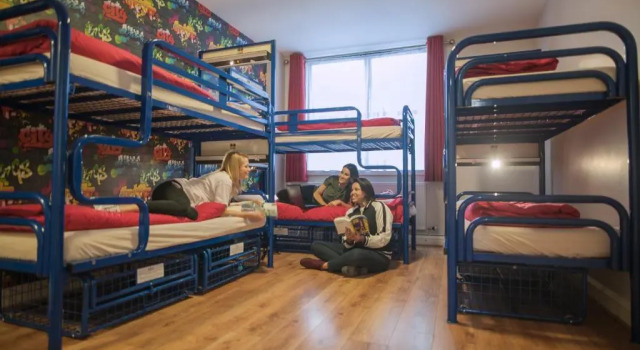 Кровать в общем номере Abigails Hostel