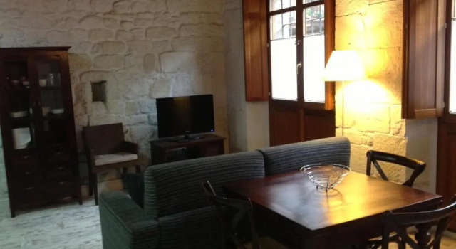 Apartamentos Rurales La Villa de Piedra, Buchen Sie Ferienwohnung Cartes 