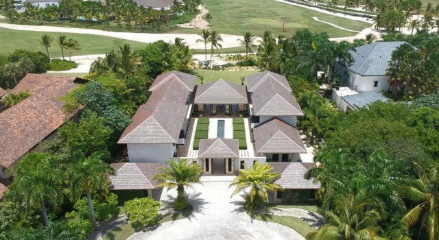 Вилла Dramatic Luxury Villa With Golf and Ocean View Walking Distance From the Beach