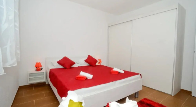 Апартаменты с балконом и с видом на сад Apartments Julijana