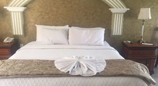 Hotel Villa Florencia, Забронировать Отель Отели Текискиапан с бассейном, Бассейн