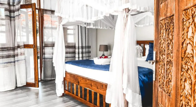 Полулюкс с видом на бассейн The Golden Blue Luxury Hotel