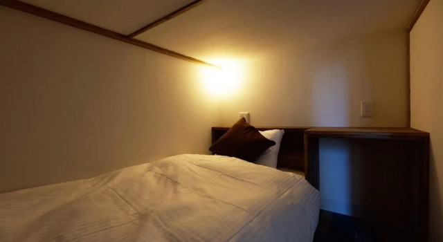 Кровать в общем номере HOTEL BOTH
