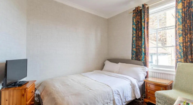 Economy Zimmer Hubert House