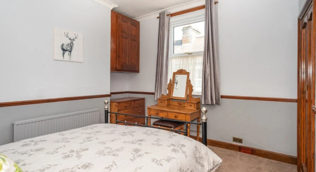 Beautiful Chestnut Cottage in York for 5 W/patio