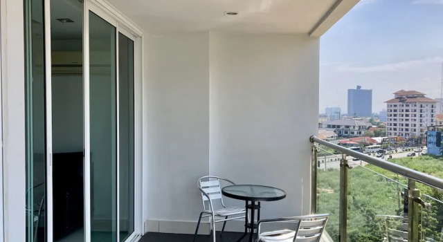 Номер Standard с 2 комнатами с балконом Hyde Park Residence by PSR ASIA