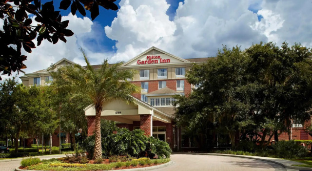 Кровать в общем номере с 2 комнатами Hilton Garden Inn Tampa East Brandon