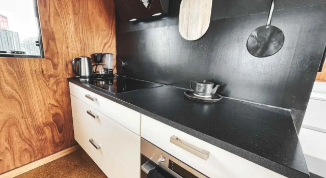 Семейный коттедж Basecamp Tiny House Eco-resort IJmuiden