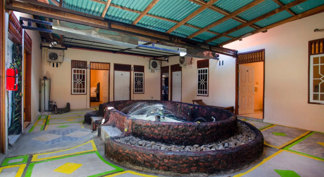 SPOT ON 2946 Harland Guesthouse, Rezerwuj Hotel Padang Sumatra