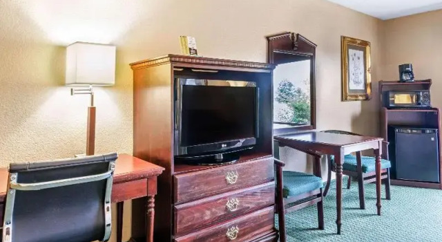 Люкс Quality Inn & Suites Carthage near Precious Moments Chapel