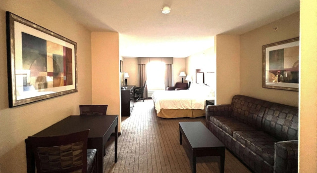 Двухместная студия люкс Ramada by Wyndham Prince Albert