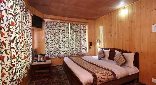 Oyo 18770 Hotel Indian Palace