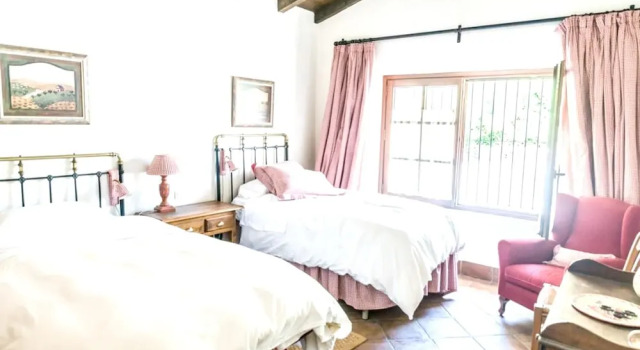 Villa With 4 Bedrooms in Málaga, With Wonderful Mountain View, Private Pool, Furnished Terrace, Забронировать Вилла Отели Гаусин с парковкой, Парковка