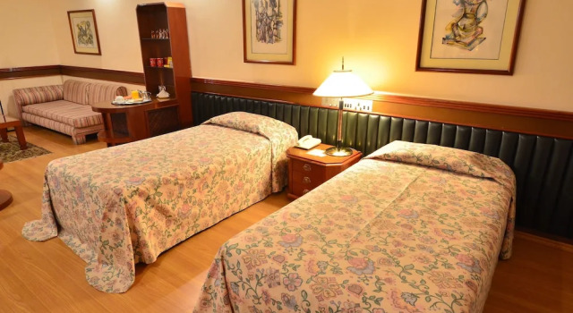 Трёхместный номер Deluxe Hotel Gran Corona