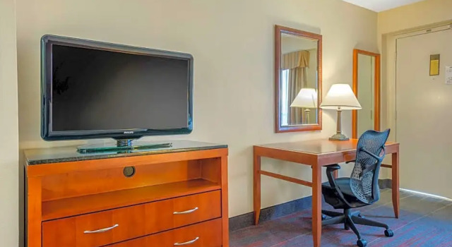 Люкс Quality Inn Savannah Historic District