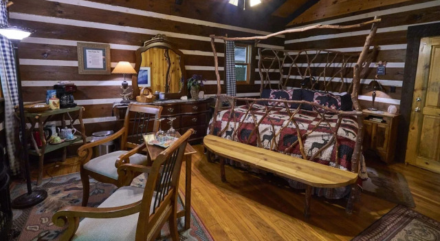 Двухместный люкс с балконом Creekwalk Inn and Cabins