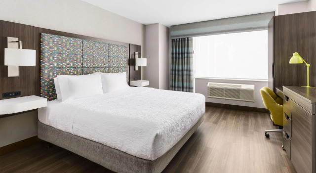 Hampton Inn Manhattan-35th St Empire State Bldg, Забронировать Отель Отели Нью-Йорка 3 звезды, рядом с 23-я улица линия Бродвей дивизиона BMT, 3*