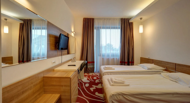 Hotel Atlas, Rezervovat Hotel Hotely v Prahova Valley s parkováním, Parkování