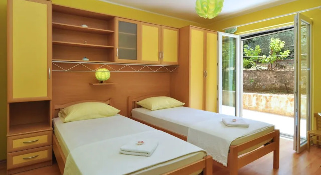 Spacious 100m2 apt W.big Terrace & Great sea View