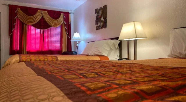 Четырёхместный номер Standard Motel West