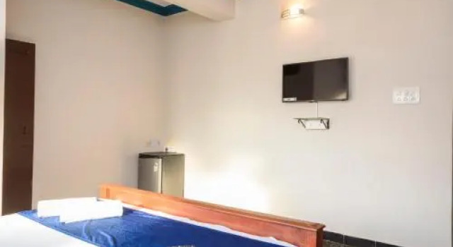 8 Stone Home Stay, Забронировать Отель Кандолим Северный Гоа, рядом с Пляж Кандолим
