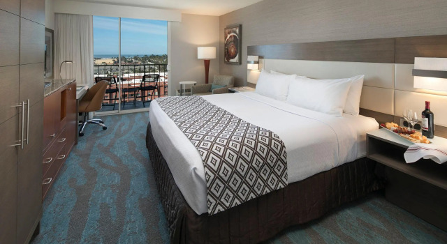 Двухместный номер Standard Crowne Plaza Ventura Beach by IHG