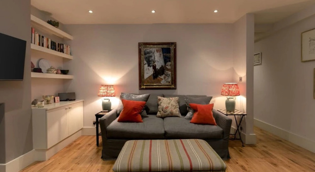 Beautiful 1BR Home in Chelsea - 3 Guests!