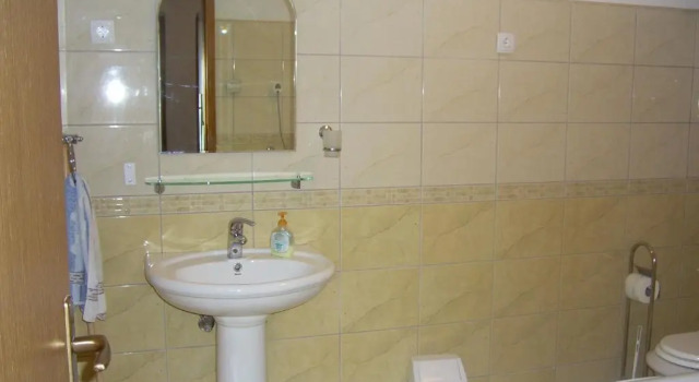 Апартаменты с 2 комнатами с балконом и с частичным видом на море Apartments Villa More
