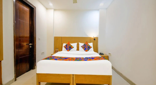 Номер Premium Fabhotel Silver Crown I
