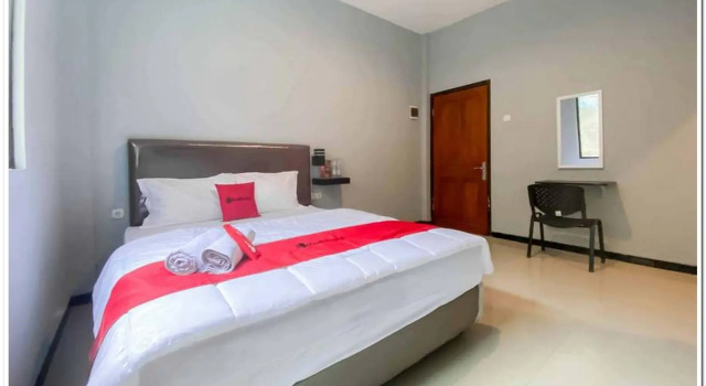 RedDoorz Syariah near T2 Juanda Airport 2