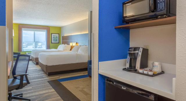 Четырёхместный люкс Holiday Inn Express & Suites Vandalia by IHG