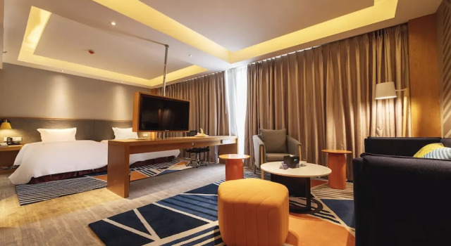 Двухместный люкс с балконом Holiday Inn Express Daocheng Yading by IHG